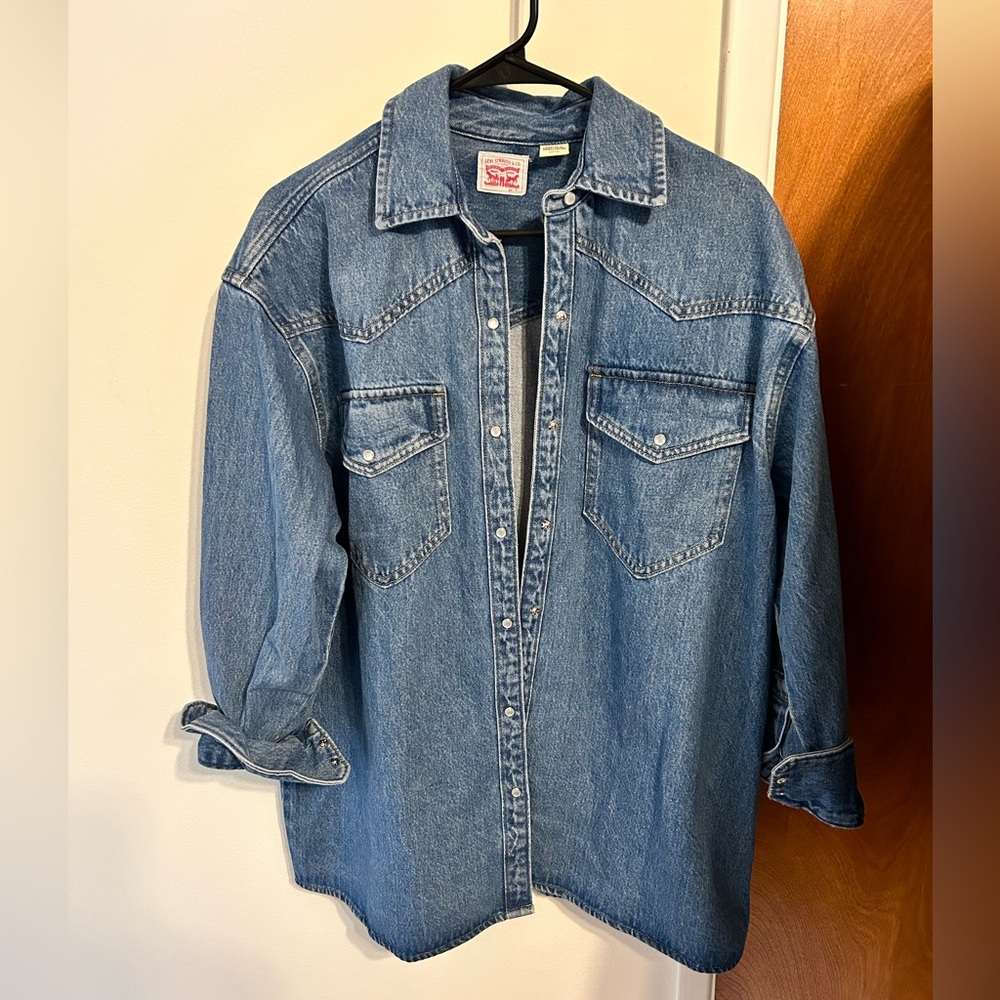 Levi’s oversized shirt